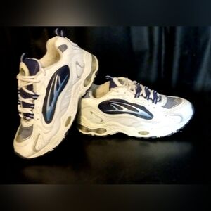 Vintage women's size 10 running shoes 2XS sport with air soles